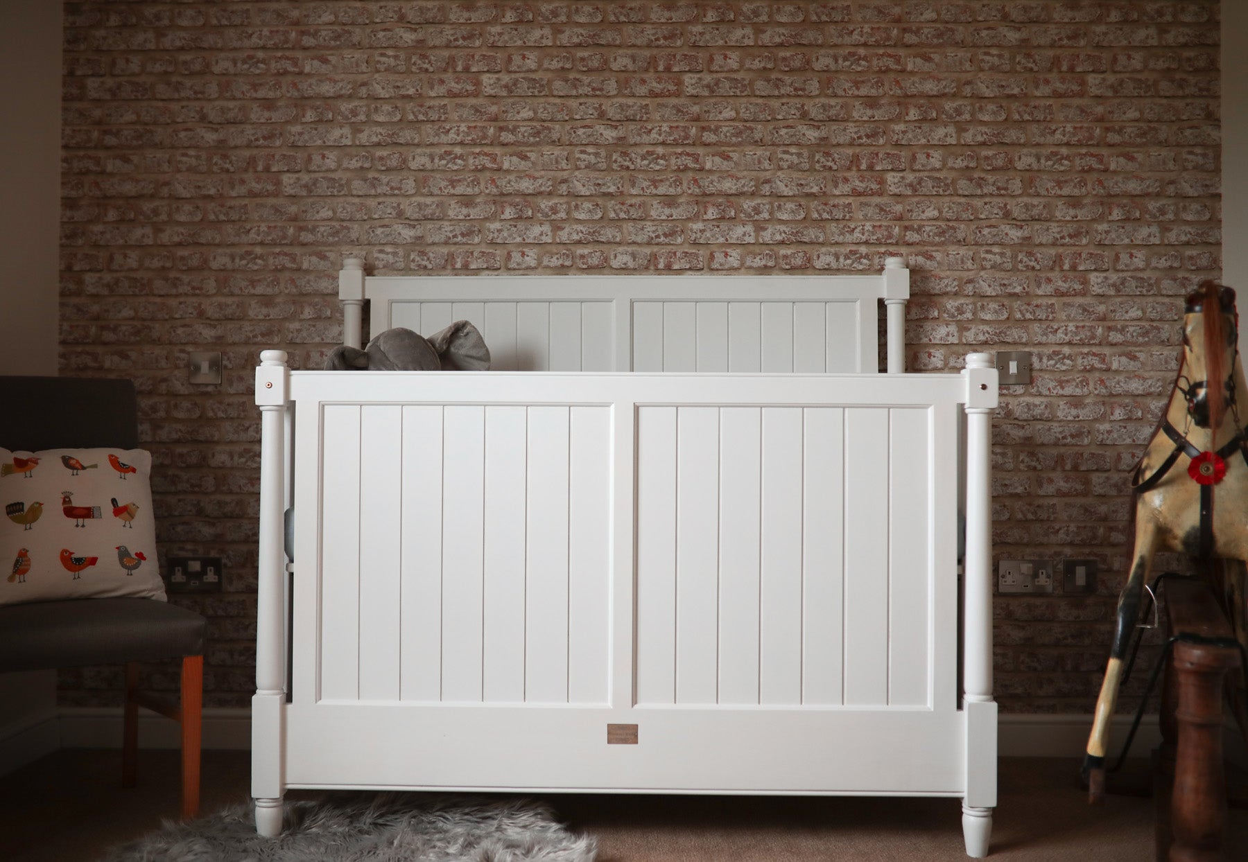 New England Shaker Cot Bed in White. Free Delivery & Assembly !! Was £940. Now £500 at Checkout !!