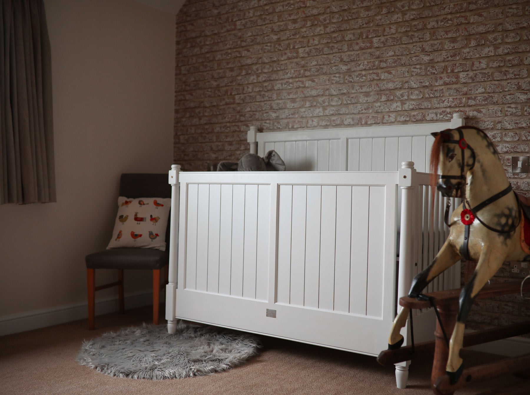 New England Shaker Cot Bed in White. Free Delivery & Assembly !! Was £940. Now £500 at Checkout !!