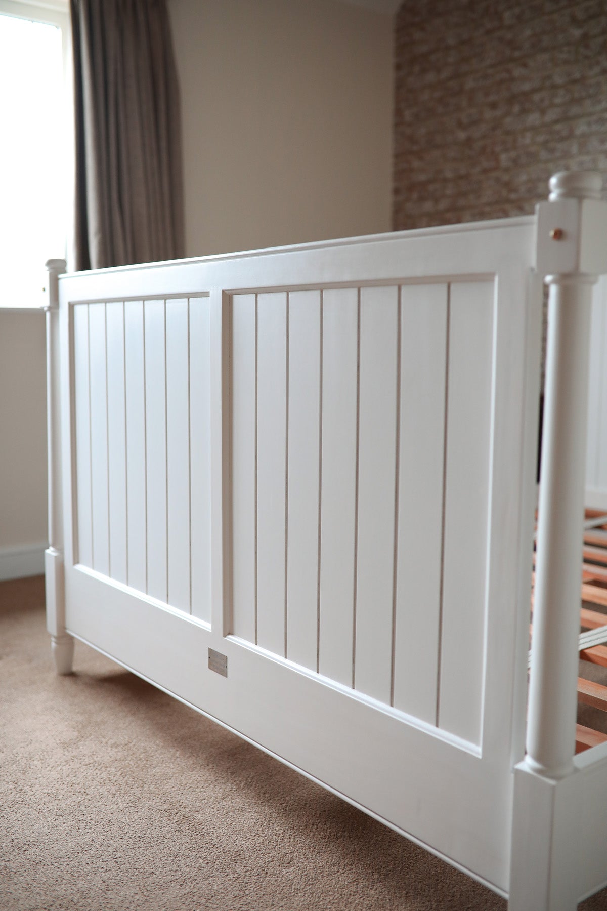 New England Shaker Cot Bed in White. Free Delivery & Assembly !! Was £940. Now £500 at Checkout !!