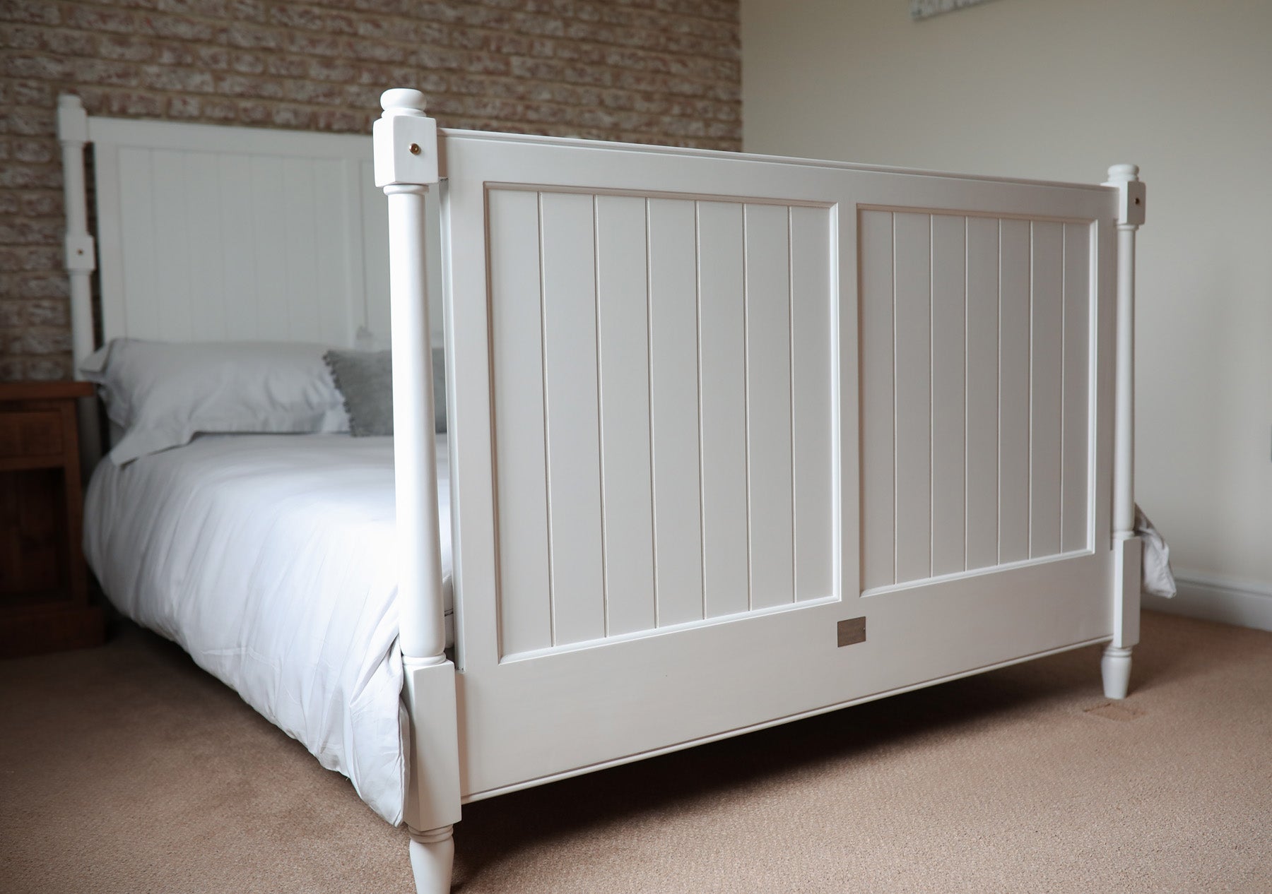 New England Shaker Cot Bed in White. Free Delivery & Assembly !! Was £940. Now £500 at Checkout !!