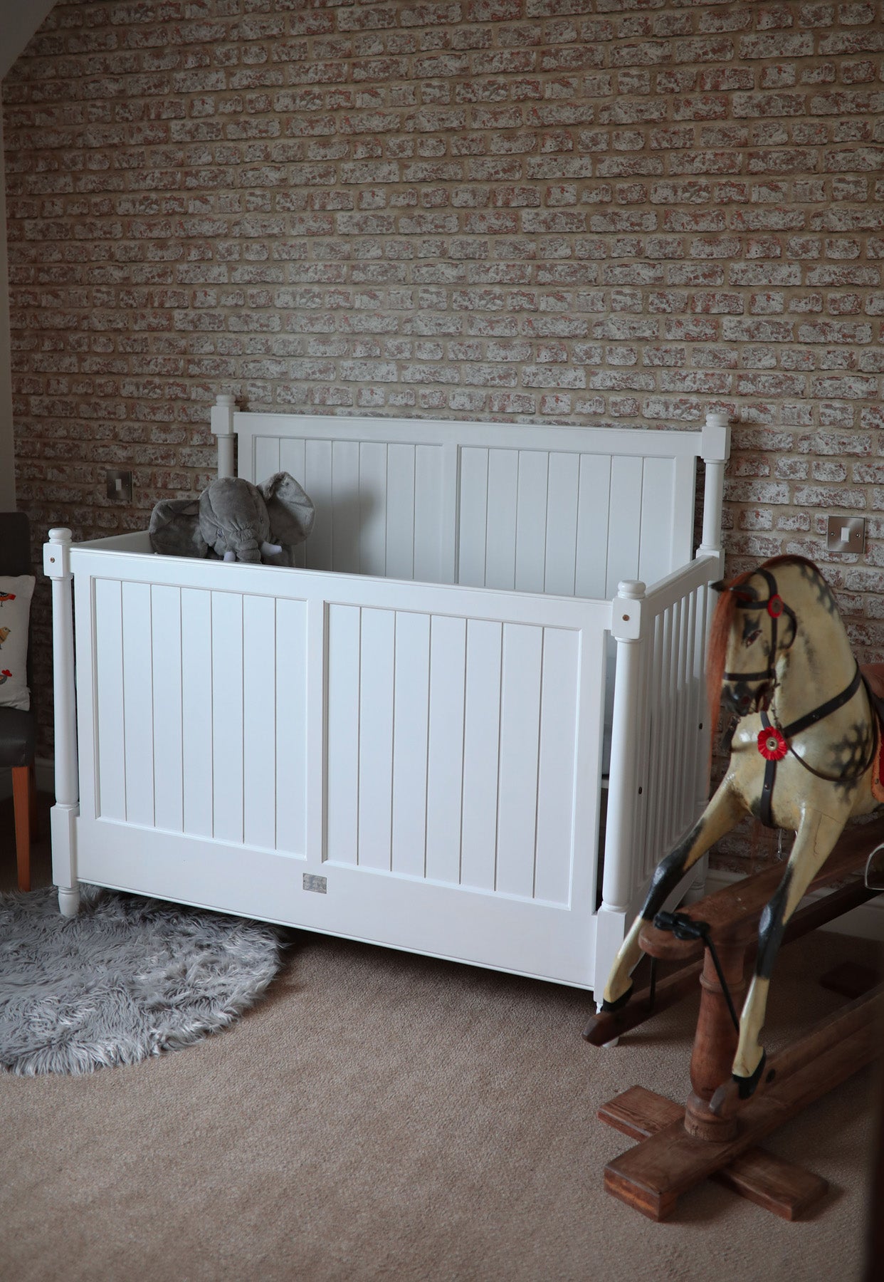 New England Shaker Cot Bed in White. Free Delivery & Assembly !! Was £940. Now £500 at Checkout !!