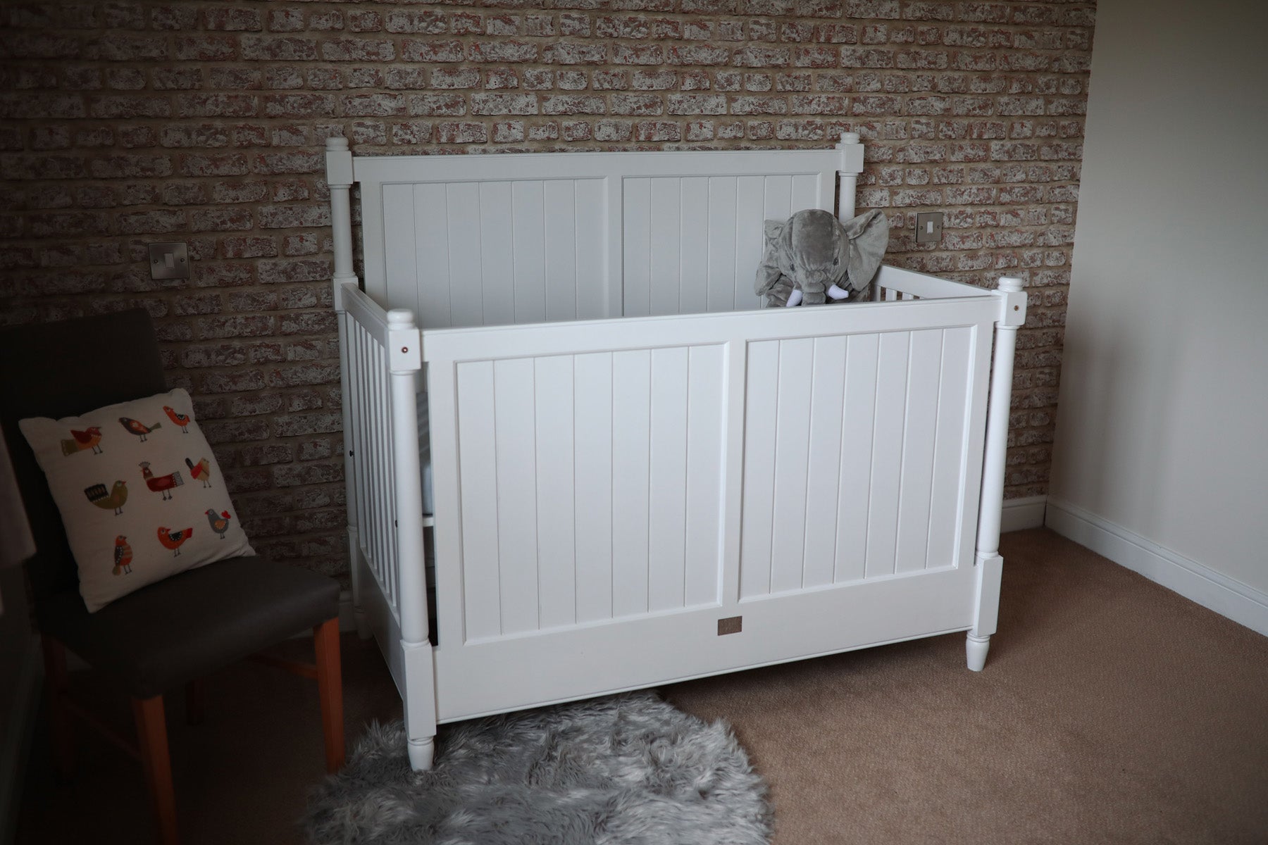 New England Shaker Cot Bed in White. Free Delivery & Assembly !! Was £940. Now £500 at Checkout !!