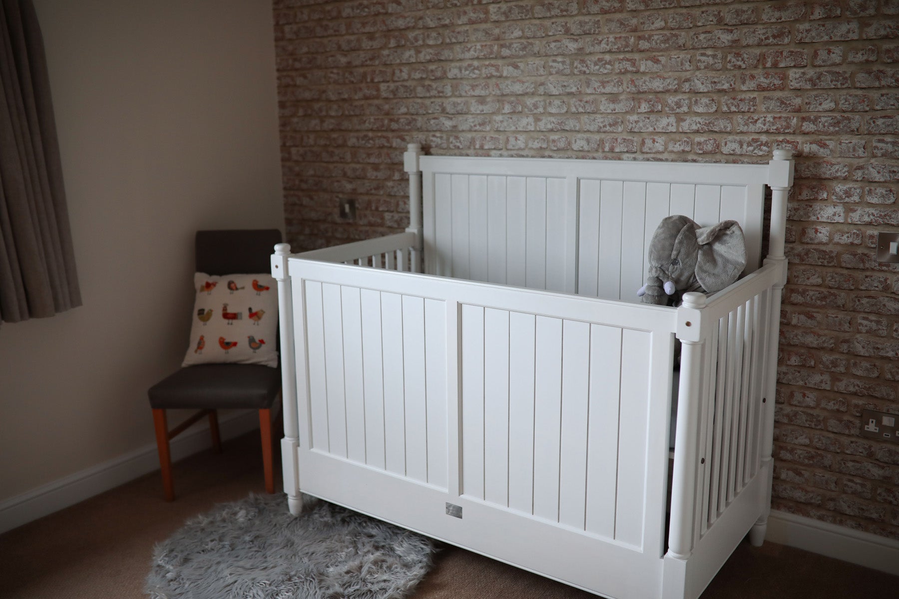 New England Shaker Cot Bed in White. Free Delivery & Assembly !! Was £940. Now £500 at Checkout !!